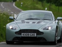 Aston Martin V12 Vantage photo