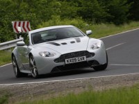 Aston Martin V12 Vantage photo