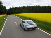 Aston Martin V12 Vantage photo