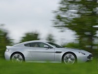 Aston Martin V12 Vantage photo