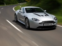 Aston Martin V12 Vantage photo