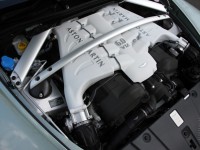 Aston Martin V12 Vantage photo