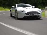 Aston Martin V12 Vantage photo