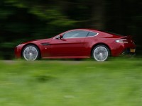 Aston Martin V12 Vantage photo