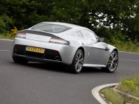 Aston Martin V12 Vantage photo