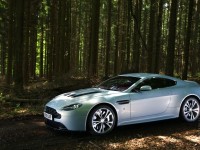 Aston Martin V12 Vantage photo