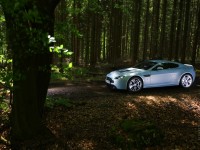 Aston Martin V12 Vantage photo