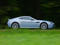 Aston Martin V12 Vantage photo