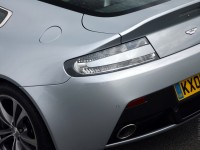 Aston Martin V12 Vantage photo